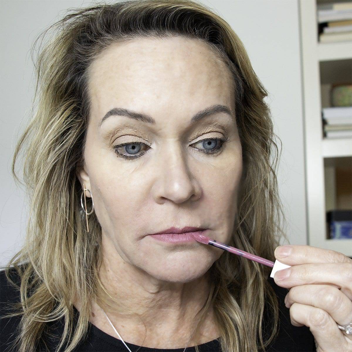 How to Stop Lipstick Bleeding into Lip Wrinkles and Smoker's Lines 17 How to Stop Lipstick Bleeding into Lip Wrinkles and Smoker's Lines 12