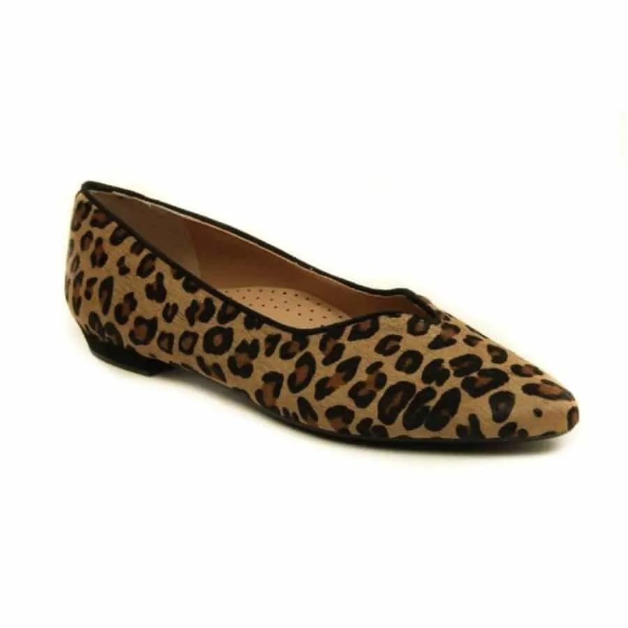 5 Comfortable and Stylish Shoes Perfect for Women Over 40 8